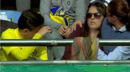 Messi'nin Sert Şutu Kadın Taraftarı Bayılttı