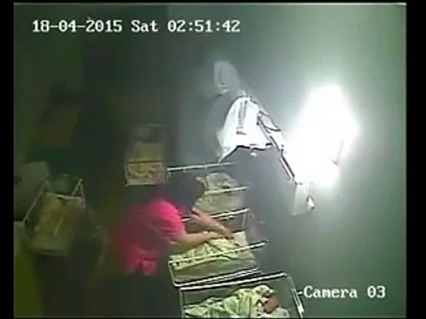 ممرضة تتعامل بوحشية مع طفل لا يتجاوز عمره سوى ساعات