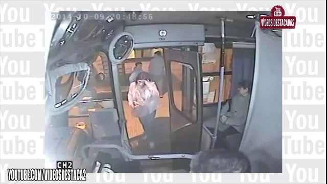 Intenta Robar En El Bus y Recibe Su Merecido