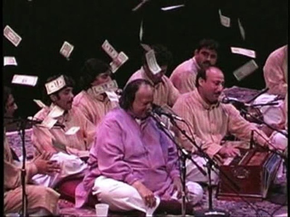 Aisa Bana Sawarna Mubarak Tumhen - Nusrat Fateh Ali Khan - YouTube