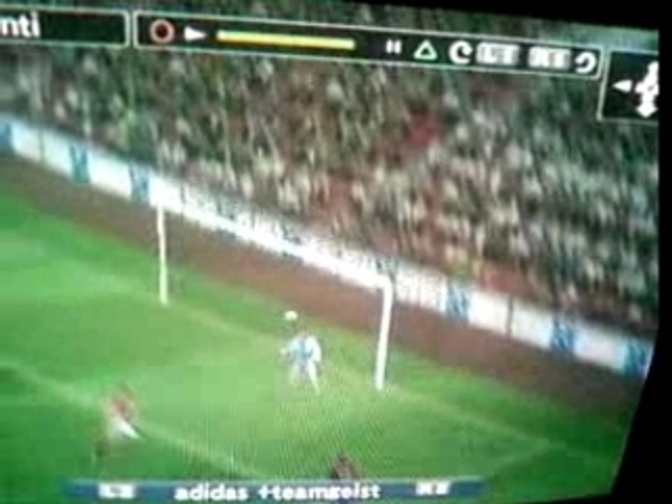 PES6 Magnifique coup du foular de messi