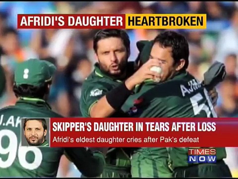 Afridi's Daughter Breaks Into Tears After Pakistan's Defeat -live