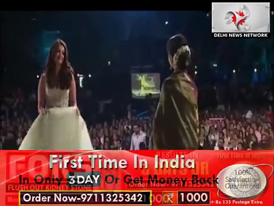 Aishwarya Rai Bachchan and Rekha at Stardust Awards 2015
