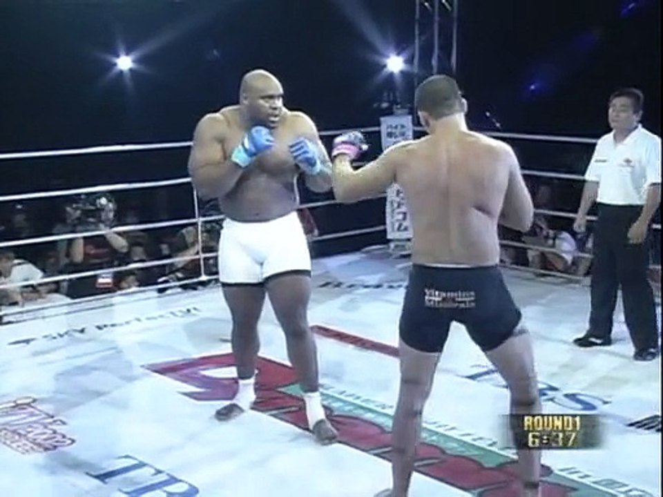 Antonio Rodrigo Nogueira vs Bob  Sapp - Pride Shockwave