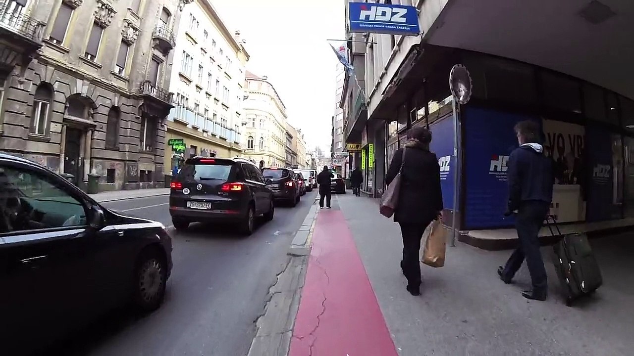2016-03-21 automobil blokira prolaz