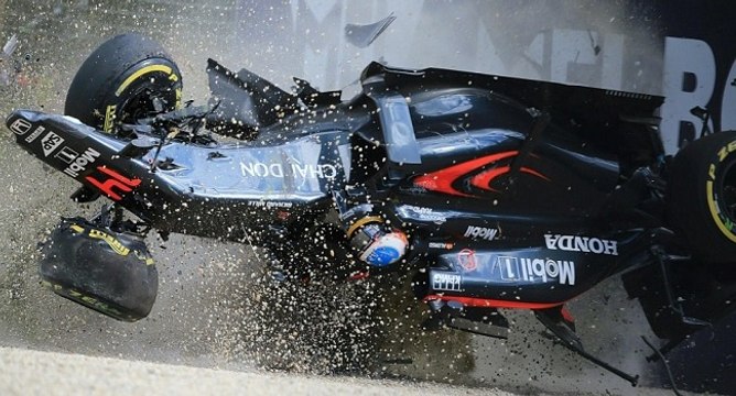Fernando Alonso son crash très spectaculaire au GP d'Australie