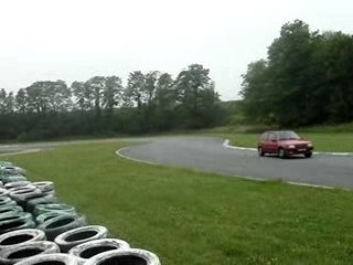 folembray un BM rouge en travers..