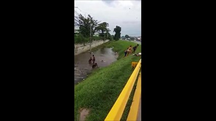 Criança é atropelada ao brincar na Dutra Acidente Horrível!