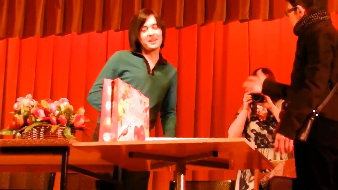 Gela Guralia  & fans  Гела Гуралиа и поклонники
