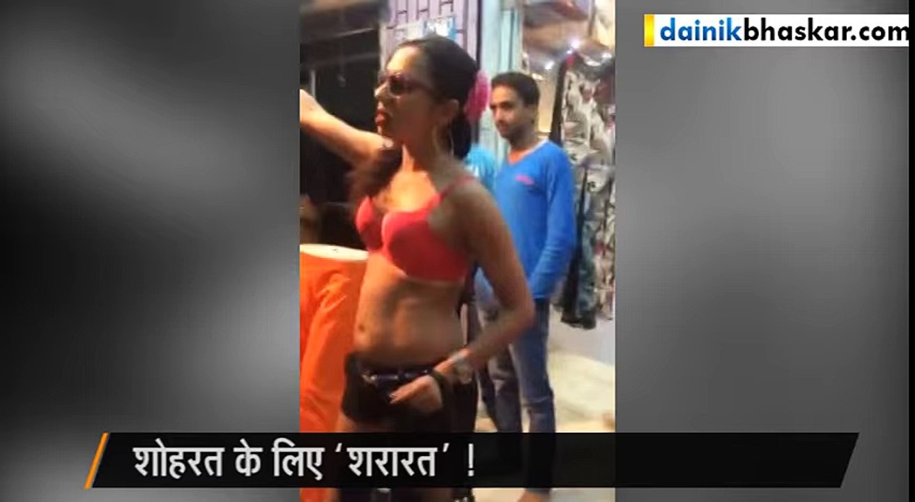 Girl in Bikni Walks on Street of Jaipur 2016
