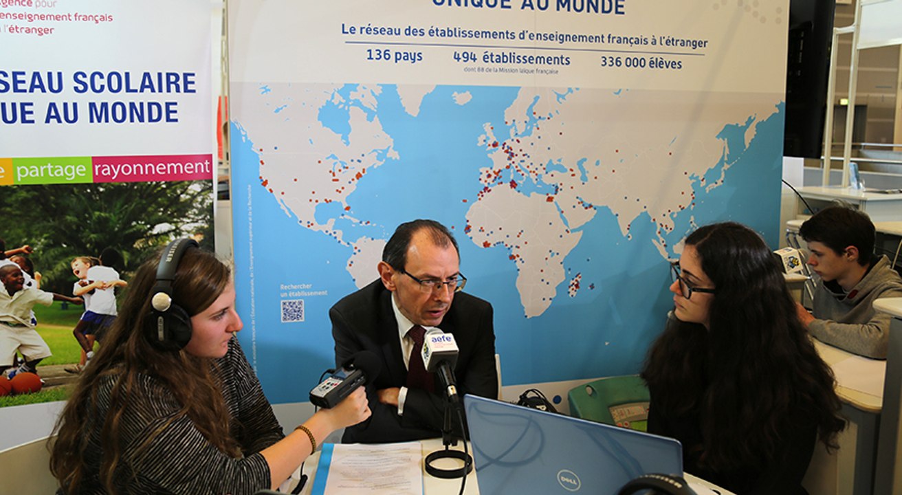 Une Web radio et ses reporters sur le stand de l'AEFE au Salon européen de l'éducation : création, formation, diffusion