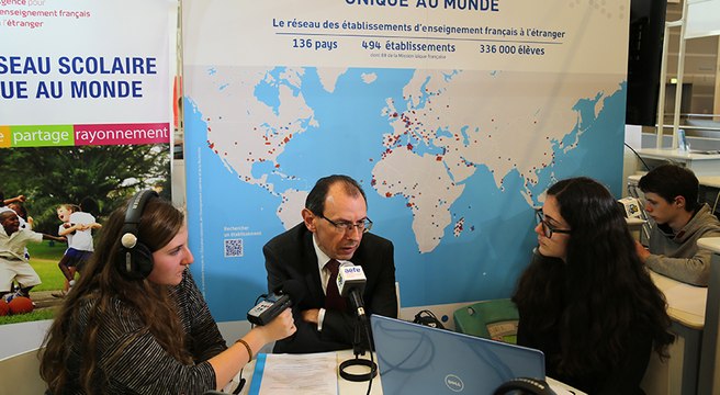 Une Web radio et ses reporters sur le stand de l'AEFE au Salon européen de l'éducation : création, formation, diffusion