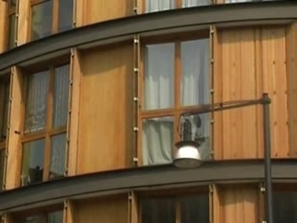 Blogosfere sotto casa di Fabrizio Corona a Milano
