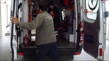 Otomobille Çarpışan Ambulans, Bilet Satış Noktasına Daldı: 6 Yaralı