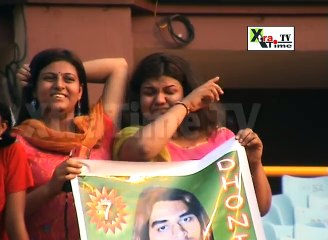 March Bestof Whatsapp video Young Girl kissed Mahendra Singh Dhoni in Public