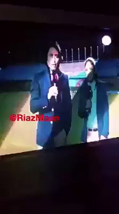 Rameez Raja embraces a Woman Commentator on Camera - Watch her action - Video Dailymotion