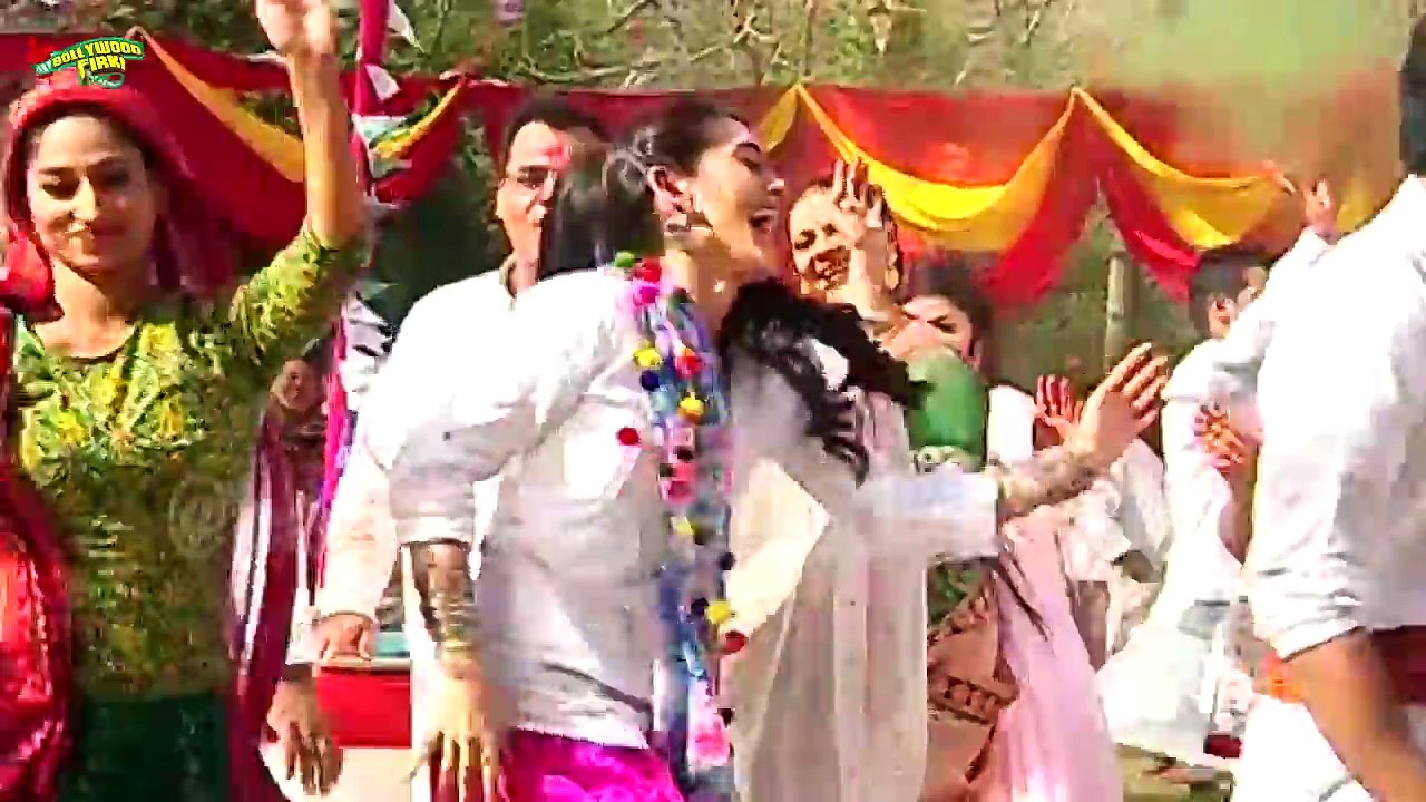 saath nibhana saathiya ahem and gopi romance on holi