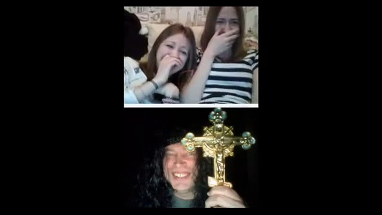 Мужик в парике с крестом по вебке Видео прикол Девушки Вебка Веб камера и золотой крест