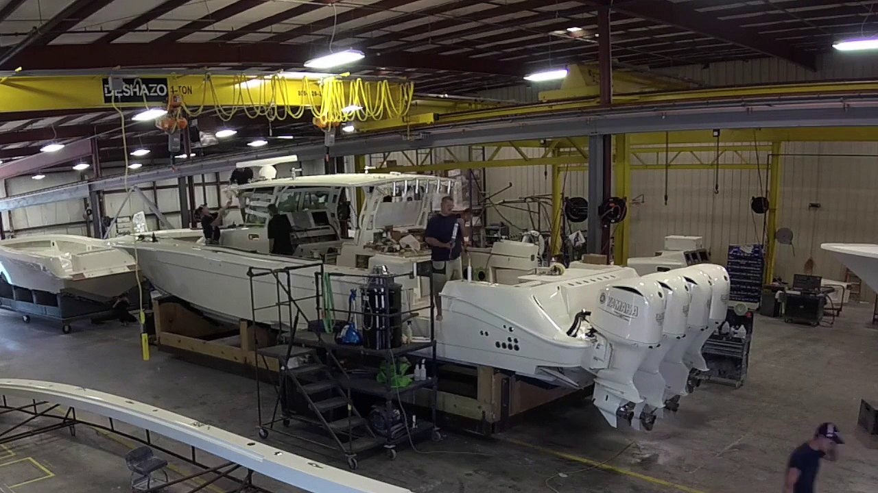 HydraSports Custom Rolls Out 53-Foot Center Console