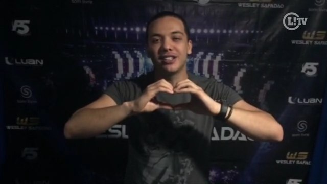 Após apelos de fãs, Safadão canta hino e manda recado para flamenguistas