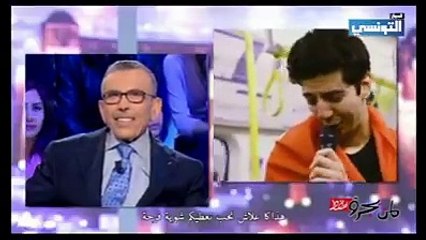 تونسي يحتفل بعيد الاستقلال في مترو لندن