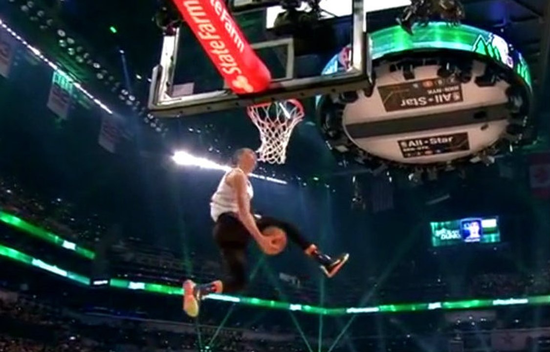 Space Jam Dunk Wins Slam-Dunk Competition