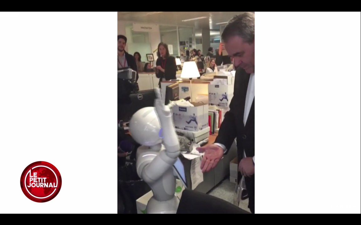 VU - Le check raté de Xavier Bertrand - Le Petit Journal du 21/03 - CANAL+