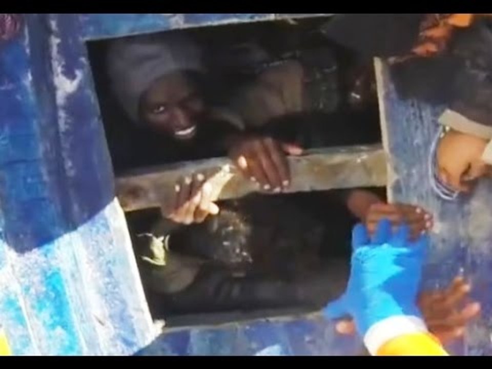 Canale di Sicilia - Guardia Costiera soccorre 910 migranti (21.03.16)