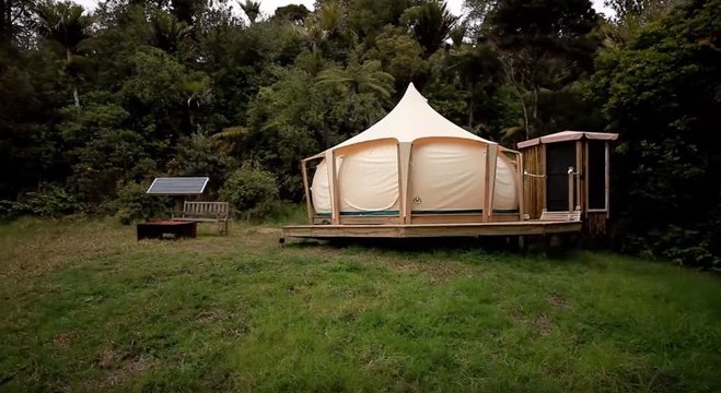 Svi su ga zvali ludakom, jer zivi u satoru. No kada su vidjeli unutrasnjost ostali su bez rijeci!