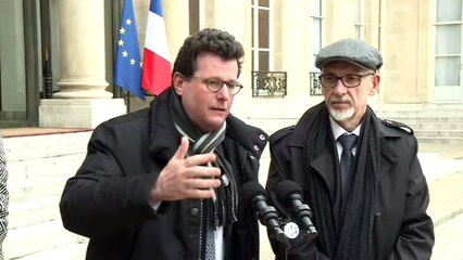 Attentats du 13 novembre: Hollande reçoit les victimes