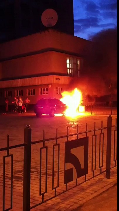 Еще одна горящая машина в Харькове за неделю