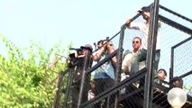 Shahrukh Khan Waves To Fans At Mannat on His 50th BIRTHDAY - Downloaded from youpak.com