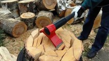 Come tagliare la legna: ecco un'invenzione geniale!