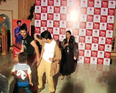 Yeh Rishta Kya Kehlata Hai completes 1200 episodes! Entire star cast party & dance [SD, 480p]