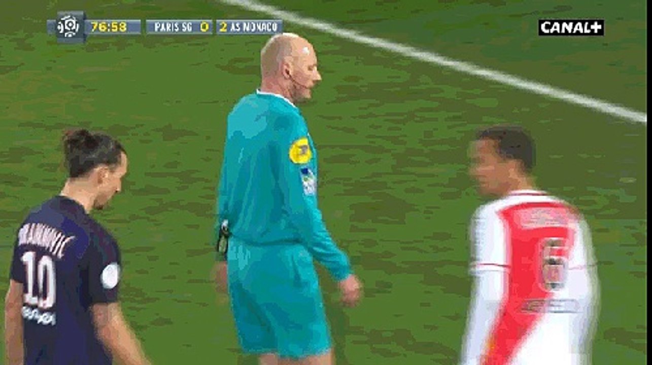 Quand Ibra met un gros coup dépaule à Ricardo Carvalho, Ibra n'aime pas perdre