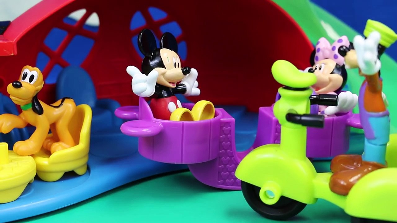 Mickey Mouse Clubhouse Goofy Balloon Cart with Batman and Minnie Mouse Balloon Animals