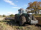 Giant Fendt 936 Vario ploughing with reversible 8 furrow plow