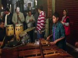 Cold Play en Marimba y luchador profesional. Bizarro