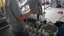 Automatic round bottle wet glue labeling machine with date printer positioning label applicator