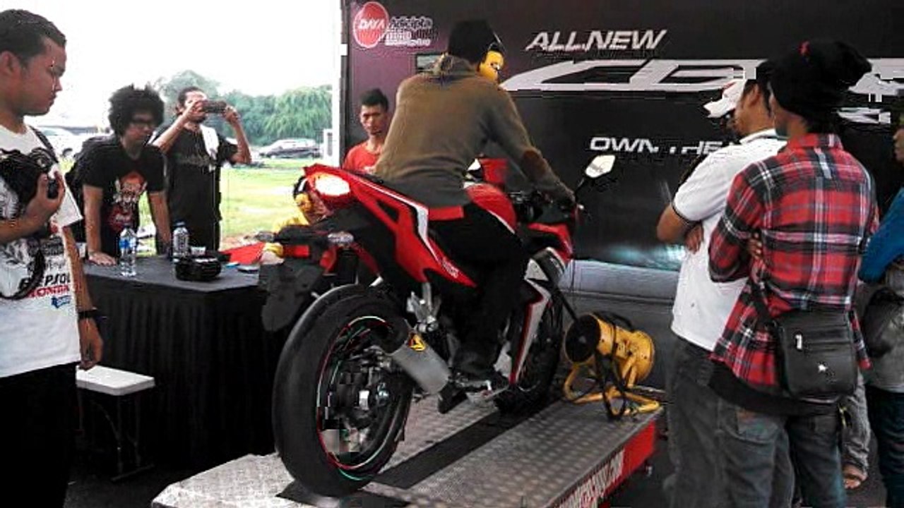 Booth Dyno Test Launching 5 Daerah Untuk All New CBR150R 2016