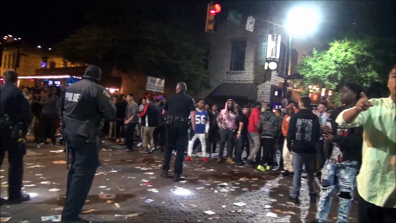 Quand la police intervient lors d'une fusillade au SXSW festival à Austin.. Gros bordel!