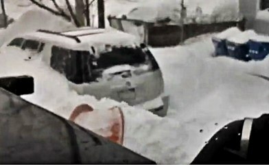 Kar Küreme Aracıyla Arabaları Gömdü