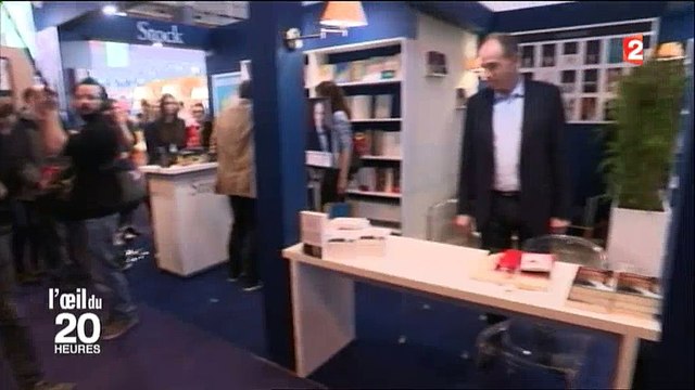 Grand moment de solitude pour Jean-François Copé au Salon du livre - Regardez