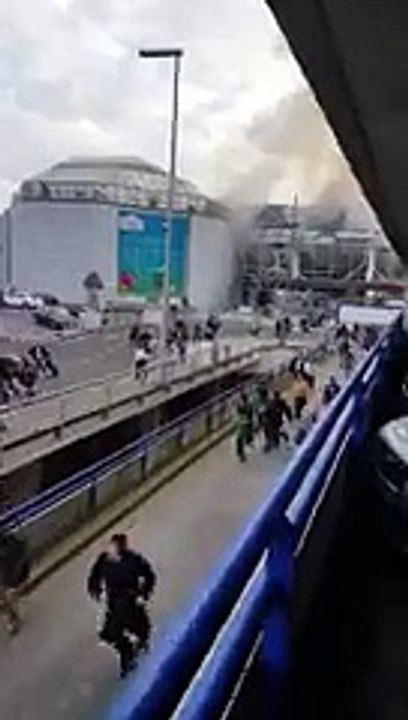 + que 30 morts suite à une Triple explosions a l'aéroport de Bruxelles le 23 mars 2016