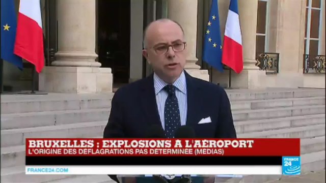 Attentats de Bruxelles : Bernard Cazeneuve annonce le déploiement de forces de police supplémentaires