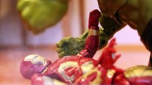 Hulk attacks Iron Man - Stop Motion Animation