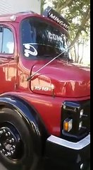 Charada 1518 com suspensão a ar na dianteira