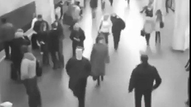 Attentats à Bruxelles: Attentat à Maelbeek - les images des caméras de surveillance au MOMENT de L'explosion