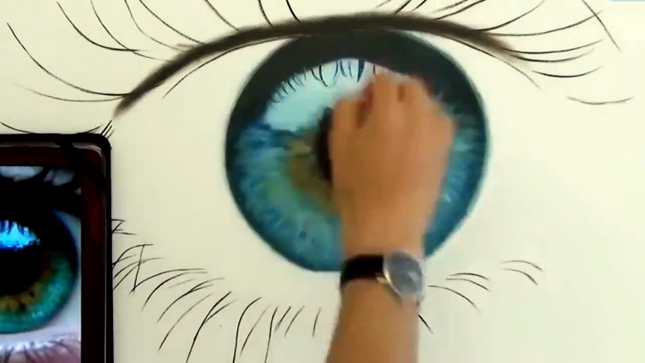 Il dessine un oeil plus vrai que nature. Artiste incroyable