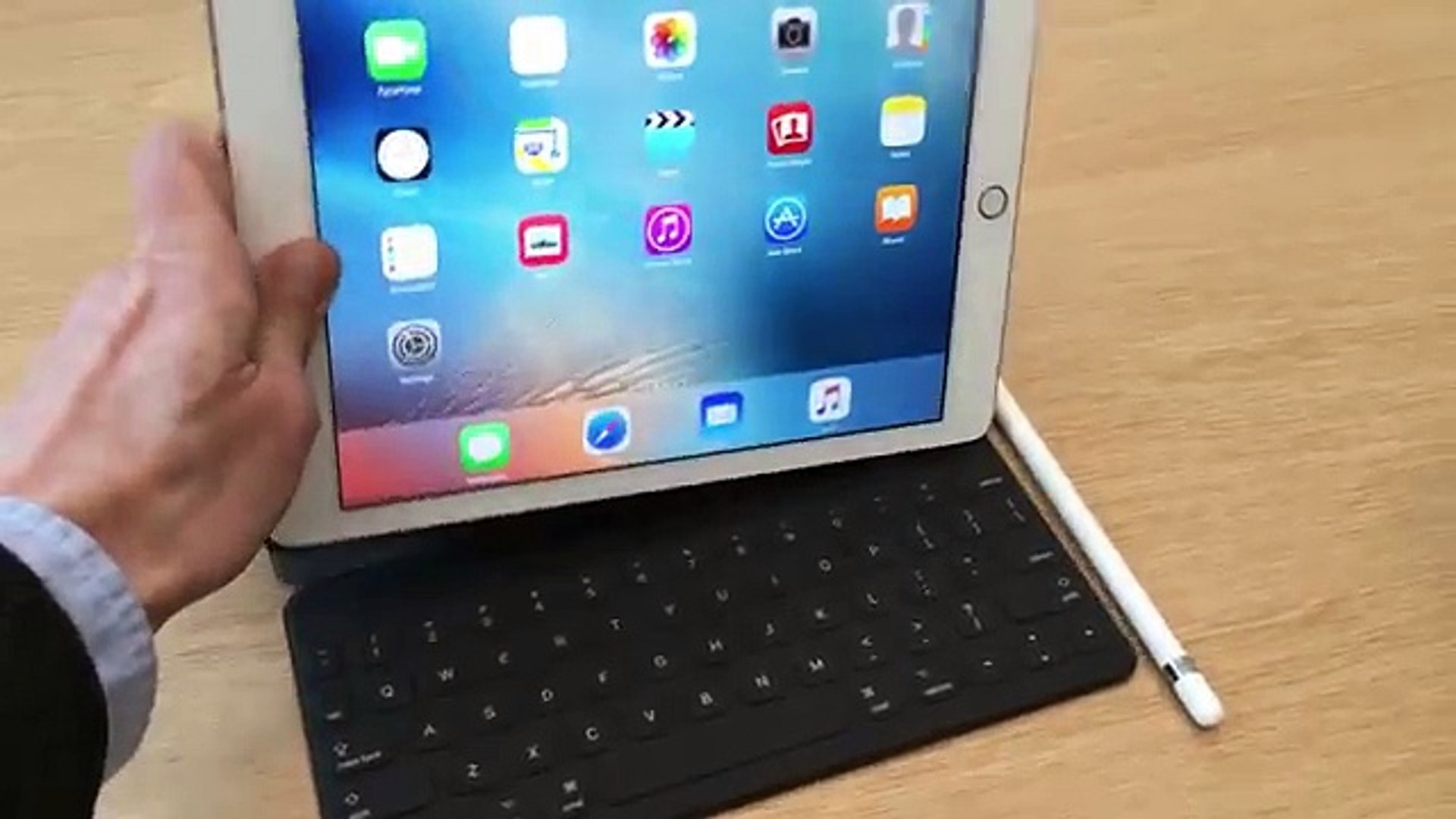 ###Hands On With the 9.7-Inch iPad Pro and Best Rating@@@